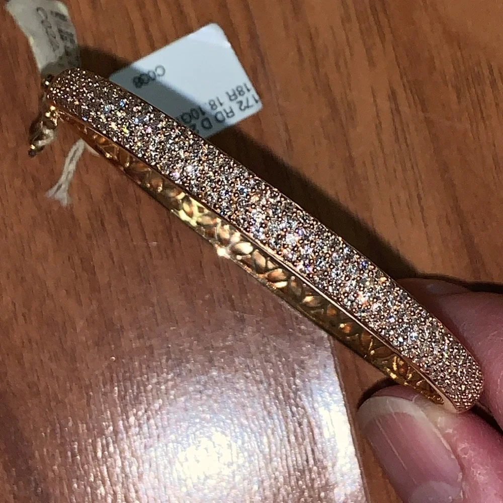 NWT 18k Gold and Diamond Bangle Bracelet